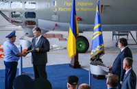 Порошенко передал военным самолет Ан-30 имени погибшего в АТО летчика