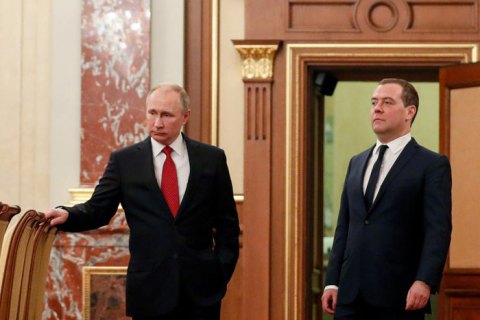 Путін додав Медведєву роботи в Раді безпеки РФ