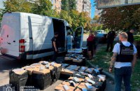 На Одещині прикордонники зупинили мікроавтобус із тисячами цигарок