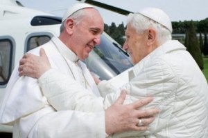 Папа Римский встретился со своим предшественником