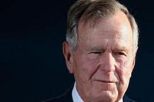 Джорджа Буша не випустили з лікарні