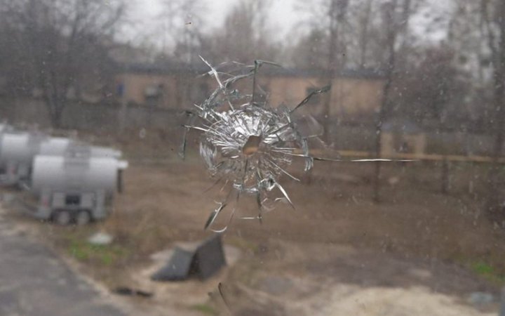 У Києві невідомі обстріляли будівлю Київтеплоенерго, загрози припинення тепло- та енергопостачання немає