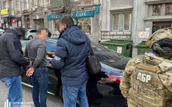 Затримали львівського бізнесмена, який намагався підкупити керівництво ДБР за 500 тисяч доларів