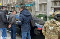 Затримали львівського бізнесмена, який намагався підкупити керівництво ДБР за 500 тисяч доларів