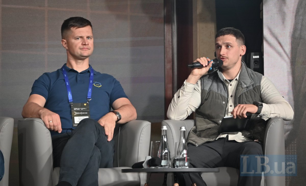 Василь Дубовий (праворуч)