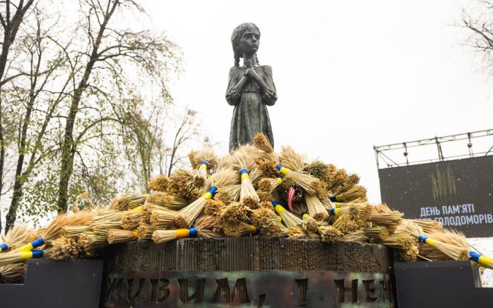 Зеленський: Ми повинні говорити світові правду про геноцид проти українців