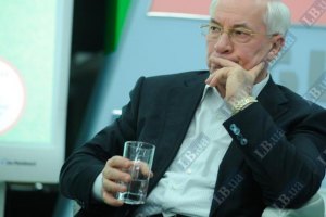 Азаров пожаловался на неэффективность Лавриновича и Табачника