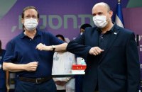 Израиль первым в мире запустил вакцинацию третьей дозой Pfizer, начали с президента