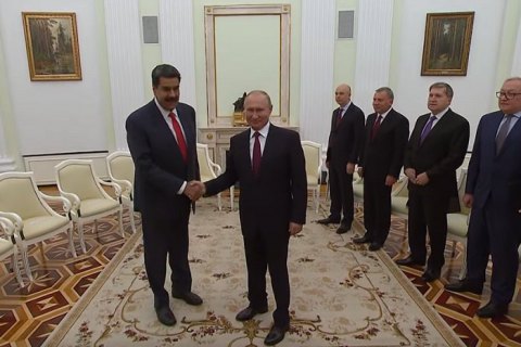 Путин заверил президента Венесуэлы в поддержке и пообещал ему помощь