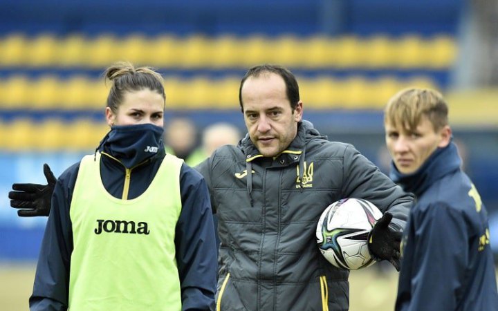 Жіноча збірна України з футболу залишилася без головного тренера