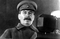 В Симферополе облили краской мемориальную доску Сталину