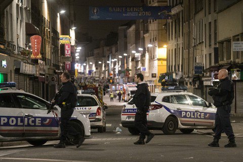 У Парижі під час поліцейського рейду вбито двох людей