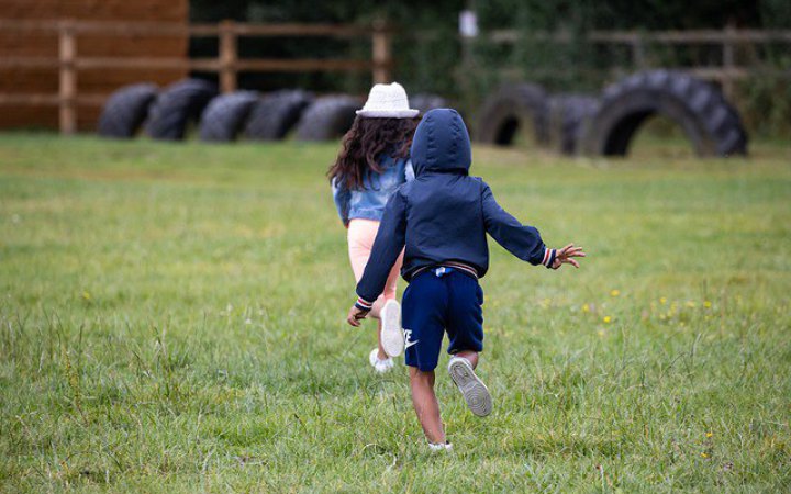 Уряд удосконалив створення і функціонування прийомних сімей і дитячих будинків сімейного типу