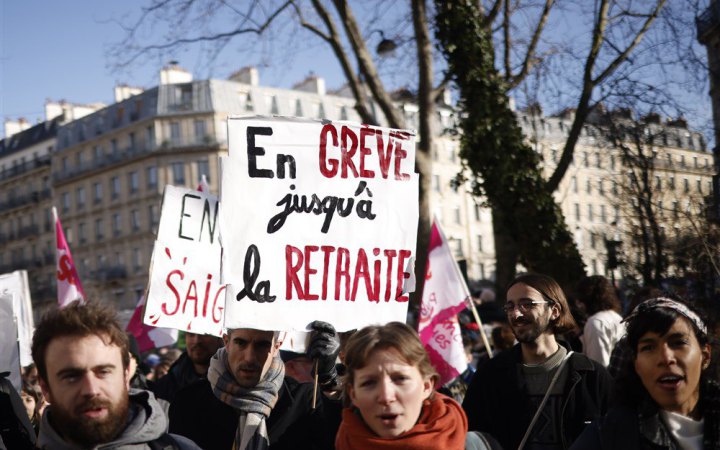 Франція готується до нової хвилі загальнонаціональних страйків через пенсійну реформу