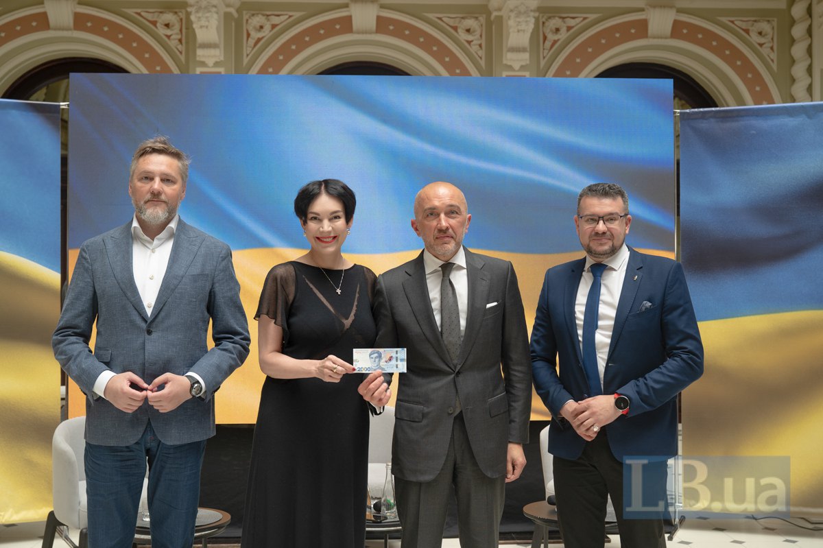 Родіон Морозов, виконувач обов’язків голови UGB Ukrgasbank, шеф-редакторка LB.ua Cоня Кошкіна, глава НБУ Андрій Пишний і голова
УІНП Олександр Алфьоров