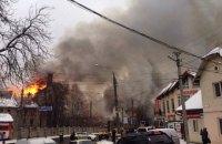 В Черновцах горит здание пивзавода