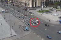 Два человека попали под автомобиль на Майдане Независимости
