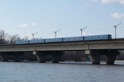 В Киеве на неделю ограничат движение по мосту через Русановский пролив