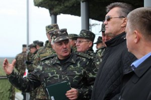 Военные просят Януковича принять меры по стабилизации ситуации в стране