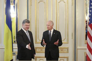 Порошенко и Байден поддержали минский формат переговоров по Донбассу