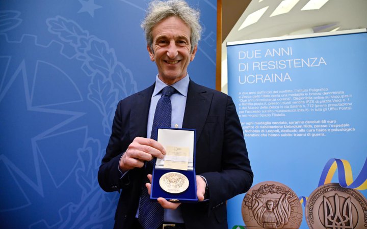 Італія випустила пам’ятну медаль “Два роки опору України”