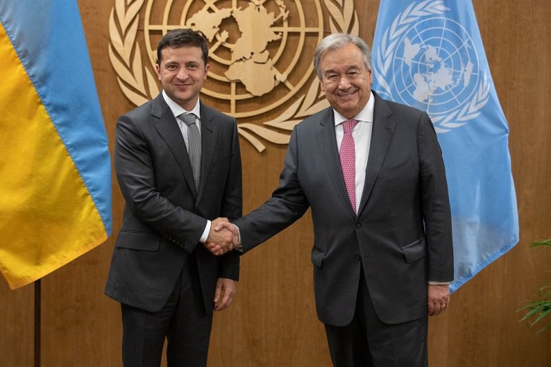 Президент Украины Владимир Зеленский и Генеральный секретарь ООН Антониу Гутерриш в ходе встречи в Нью-Йорке 26 сентября 2019
года.