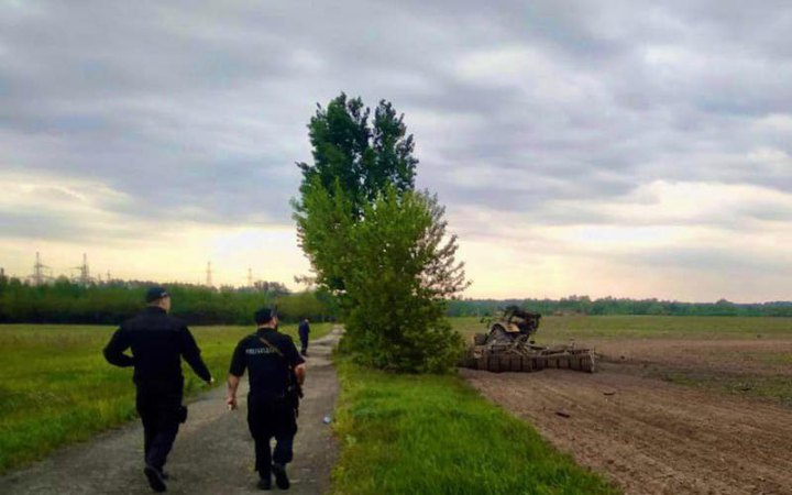 На Київщині тракторист підірвався на міні в полі