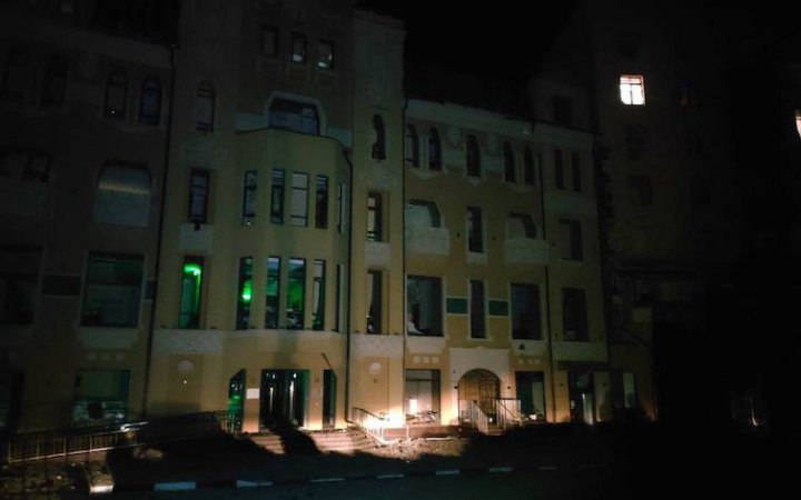 Від нічного обстрілу Харкова постраждали історична будівля і школа (оновлено)
