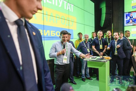 Зеленский пообещал, что "Слуга народа" внесет законопроект об импичменте