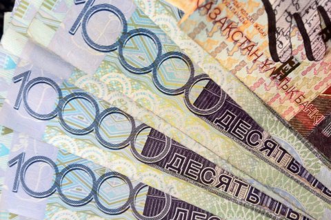 В обменниках Казахстана закончились доллары и евро
