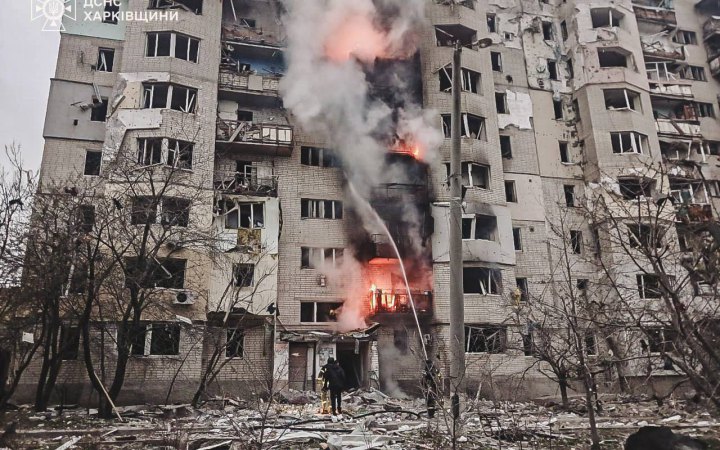 На Харківщині росіяни атакували житлові будинки та навчальний заклад