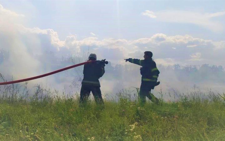На Харківщині внаслідок російського обстрілу виникла пожежа