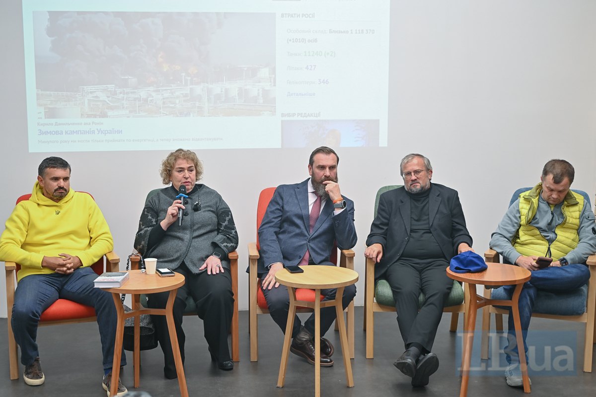 Ігор Ліскі, Елла Лібанова, Оксен Лісовий, Кирило Говорун і Тимофій Милованов під час дискусії