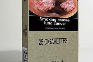 Из-за "безликих" пачек сигарет бюджет Австралии потерял $1 млрд 