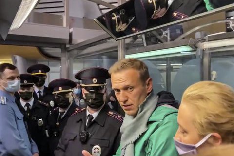 Навального затримали після повернення з німеччини (оновлено) (фото)