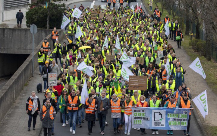 Lufthansa звільнить 4 тисячі співробітників через штучний інтелект