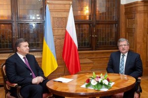 Коморовський має намір провести переговори з Януковичем у Чикаго
