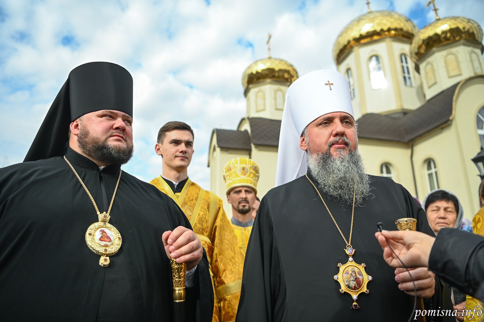 Приклад клобуків (під час освячення храму на честь святої великомучениці Катерини в місті Хуст на Закарпатті)