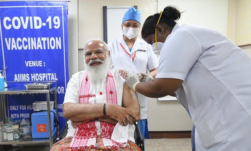 Прем'єр-міністр Індії Нарендра Моді прищепився від коронавірусу