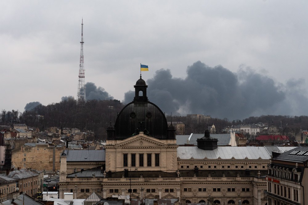 Наслідки обстрілу нафтобази у Львові