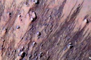 НАСА: на снимках с Марса видны очертания водных потоков