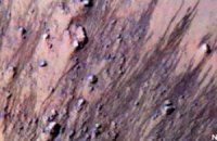 НАСА: на снимках с Марса видны очертания водных потоков