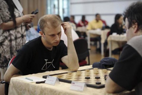 Украинец Аникеев стал чемпионом мира по шашкам в блице