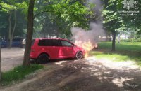 Во Львове из-за жары загорелись два автомобиля 