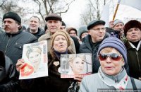 Тимошенко уже поздравляют однопартийцы: поют серенады, развешивают гирлянды
