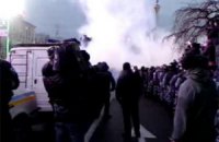 На Майдане начались столкновения между "Беркутом" и активистами