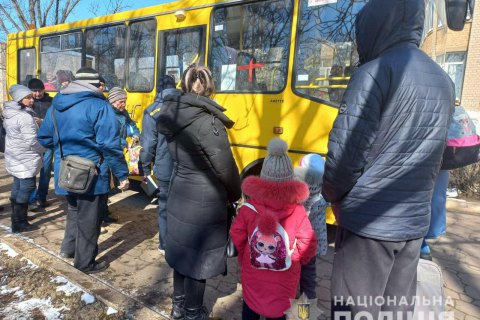 Почти две сотни человек эвакуировали из Угледара и Волновахского района, - МВД