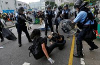 Жители Гонконга пытались штурмовать законодательное собрание страны