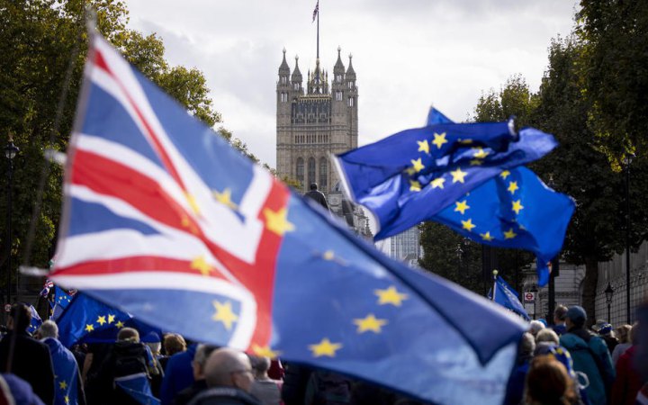 Британія запровадила електронні дозволи на візит для громадян ЄС