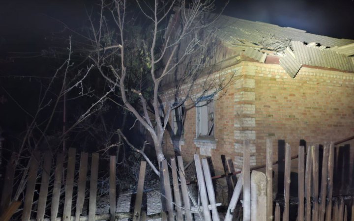 На Дніпропетровщині через обстріли понівечені будинки, підприємства і газогін